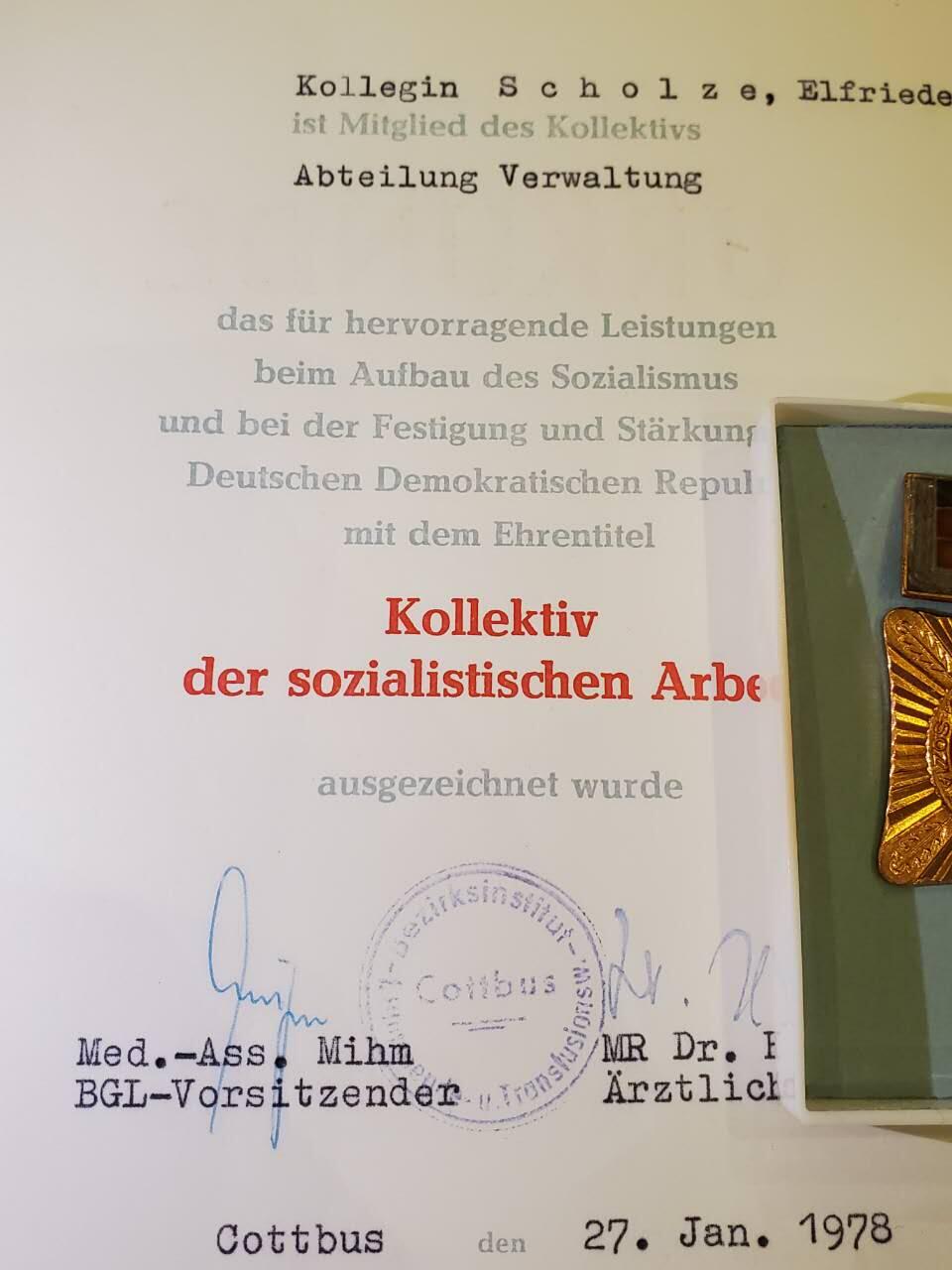 韵星假日军品类拍卖第40期 -- Rimey Holidays Militaria Auction 40 民主德国连续获得五次版本集体劳动荣誉奖章带盒证书一套