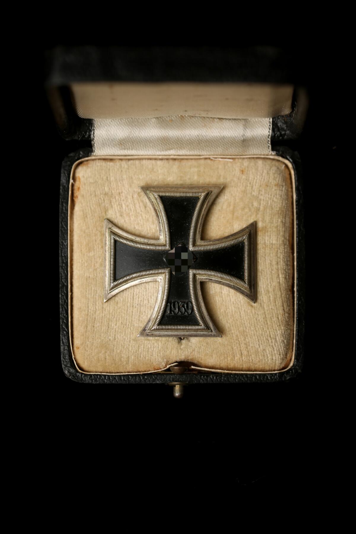 欢庆春节！戎马世界章牌大赏第112期春节大拍  德专场 3厂无标铜芯 辛A型 一级铁十字勋章 带盒   任何铁十字收藏中都算重要一环