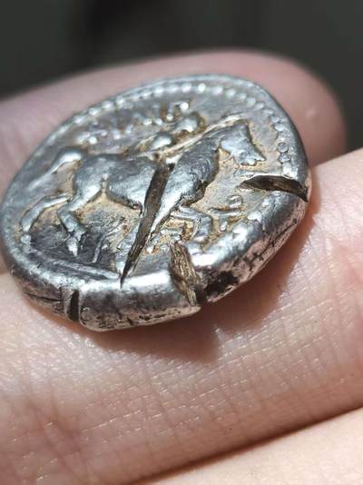 宙斯银币/菲利普二世四德拉克马银币 14.16g 公元前316-311年 安菲波利斯造币厂 正面： 宙斯头像 反面： 骑手骑马，手持棕榈枝