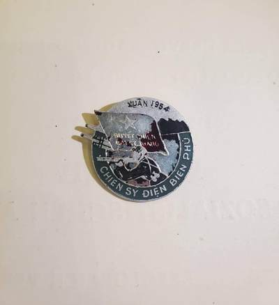 韵星假日军品类拍卖第40期 -- Rimey Holidays Militaria Auction 40 -  越盟极早期奠边府战士奖章颁发给越南独立战争中与法军作战的军官和士兵 极早期时期的产物 保存很好