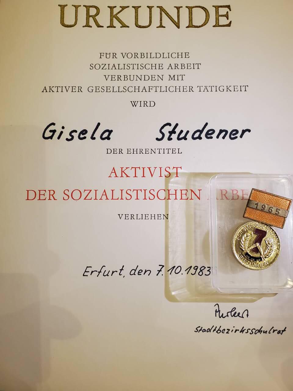 韵星假日军品类拍卖第40期 -- Rimey Holidays Militaria Auction 40 民主德国社会主义功勋活动家奖章实发带证书一套