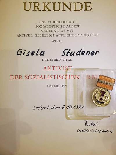 韵星假日军品类拍卖第40期 -- Rimey Holidays Militaria Auction 40 - 民主德国社会主义功勋活动家奖章实发带证书一套
