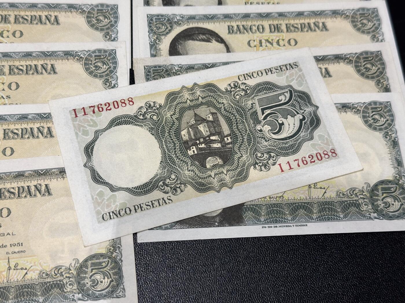 《外钞收藏家》第六百一十期（新年假期场/年后快递恢复正常再发货）（长期征集拍品、欢迎藏友们联系合作） 1951年西班牙5比塞塔 10张一起 大部份全新 1张AU 有几个边角轻微瑕疵