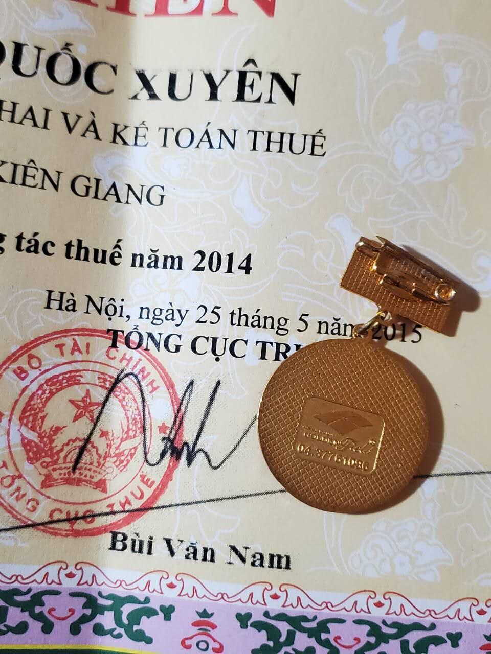 韵星假日军品类拍卖第40期 -- Rimey Holidays Militaria Auction 40 越南社会主义共和国为税收任务突出贡献奖状+海防市解放纪念奖章