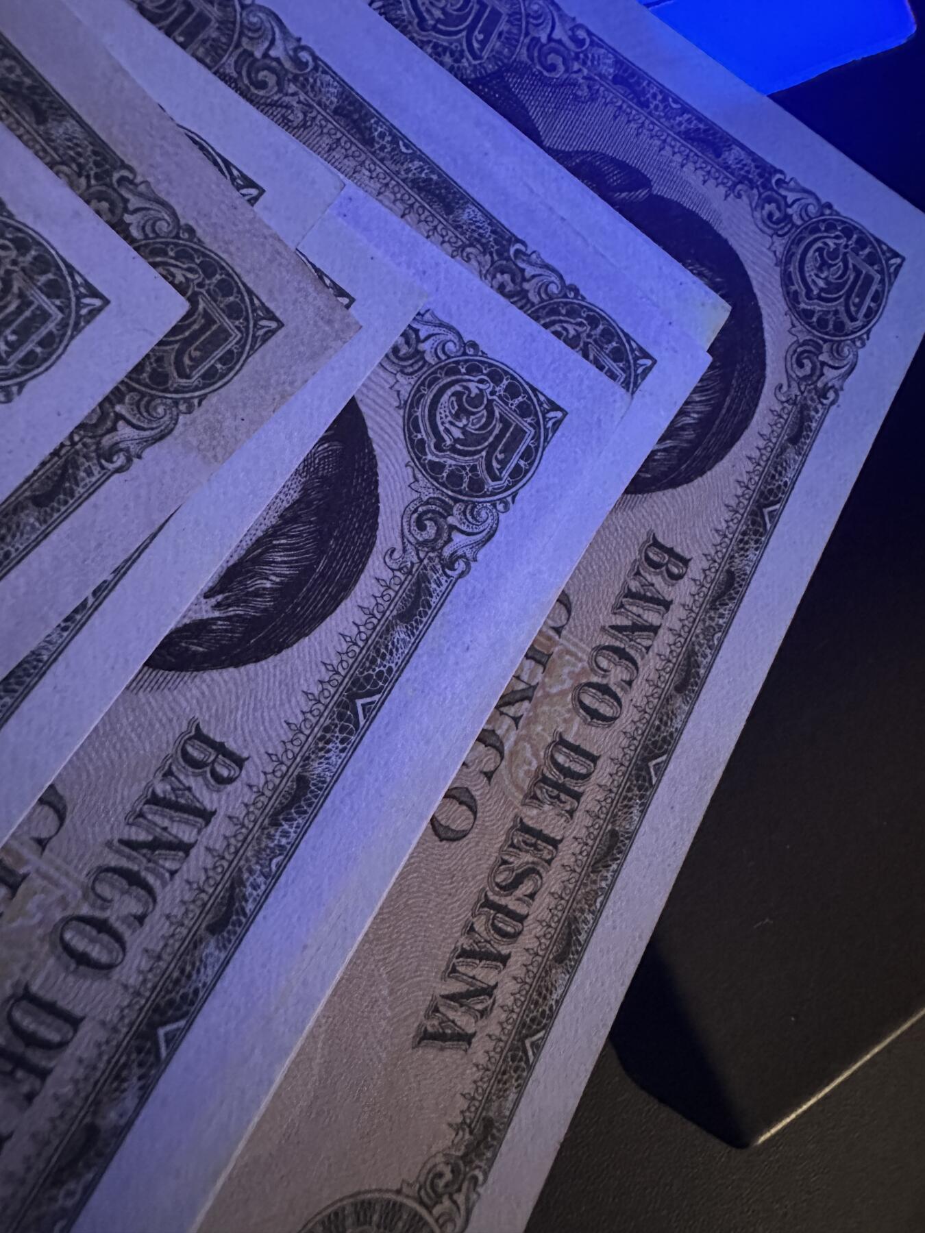 《外钞收藏家》第六百一十期（新年假期场/年后快递恢复正常再发货）（长期征集拍品、欢迎藏友们联系合作） 1951年西班牙5比塞塔 10张一起 大部份全新 1张AU 有几个边角轻微瑕疵