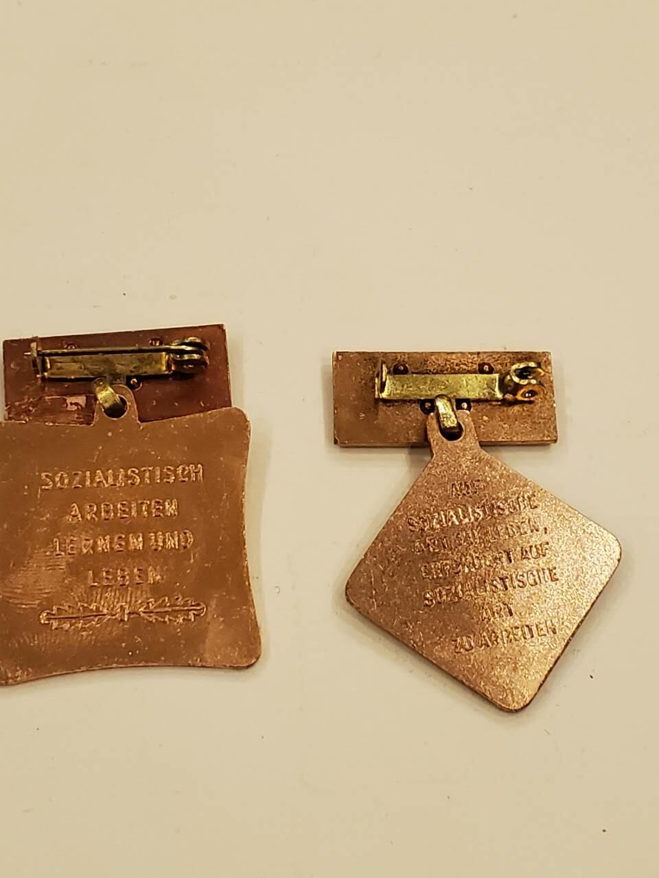 韵星假日军品类拍卖第40期 -- Rimey Holidays Militaria Auction 40 民主德国个人积极劳动分子奖章➕集体劳动荣誉奖章一对