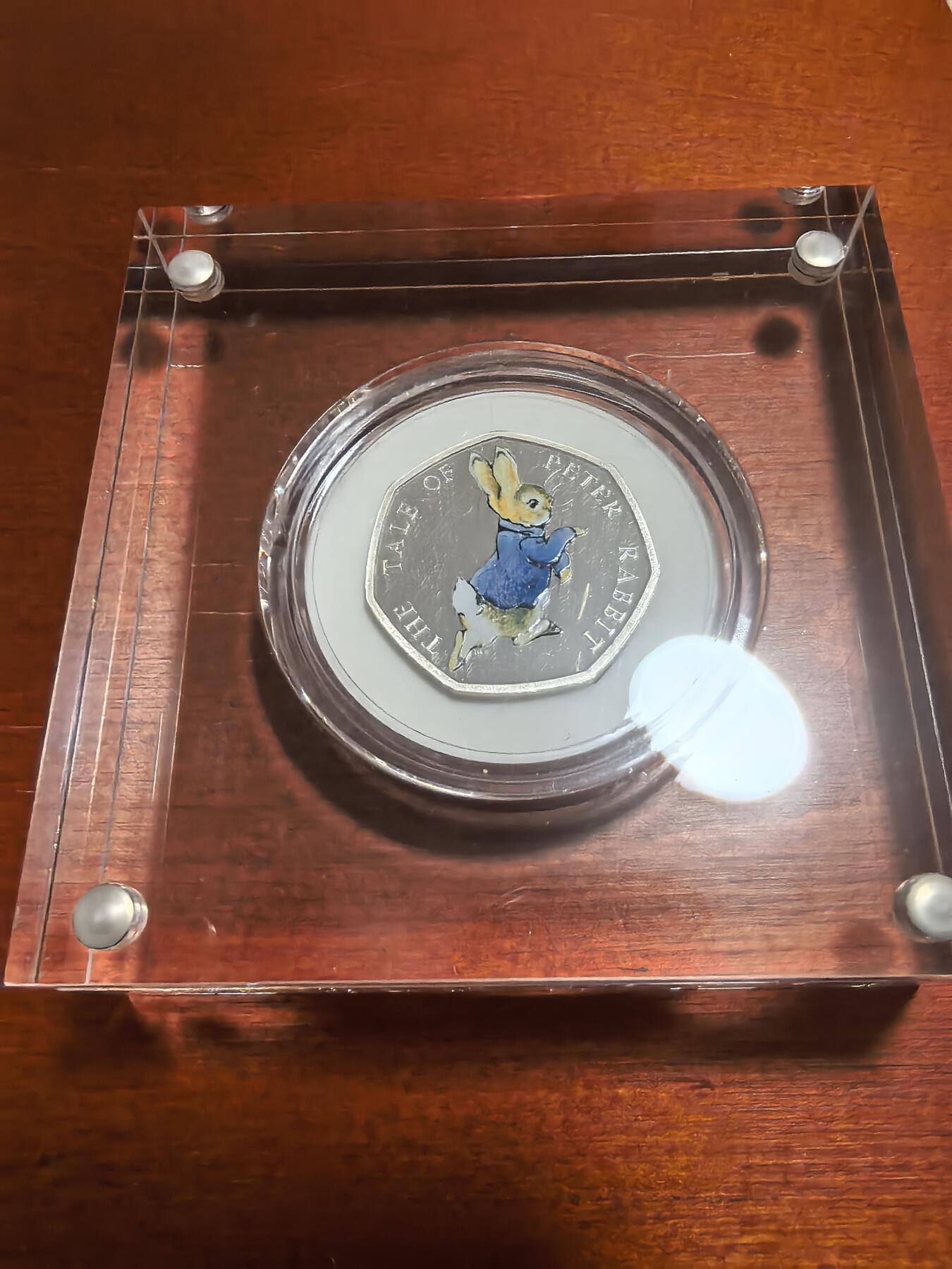长老汇蛇年精选第一百场拍卖 2017英国彼得兔系列彼得兔50便士精制彩色银币，原盒证