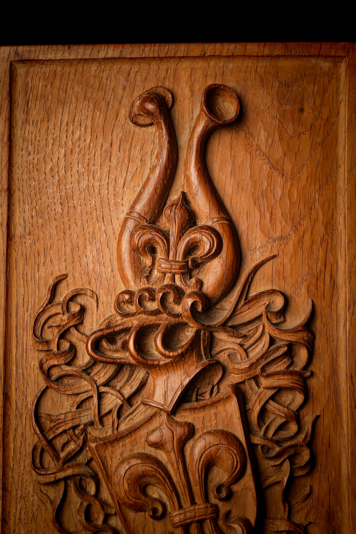 欢庆春节！戎马世界章牌大赏第112期春节大拍  德专场 海军中将威廉·沙克的木制浮雕家族纹章牌（尺寸 26.5 × 16.7 cm） （欧洲版的“门第牌”）