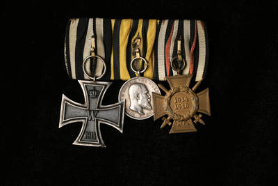 欢庆春节！戎马世界章牌大赏第112期春节大拍  德专场 - 德二三联排  铁十字，符腾堡军事功勋（银制），兴登堡