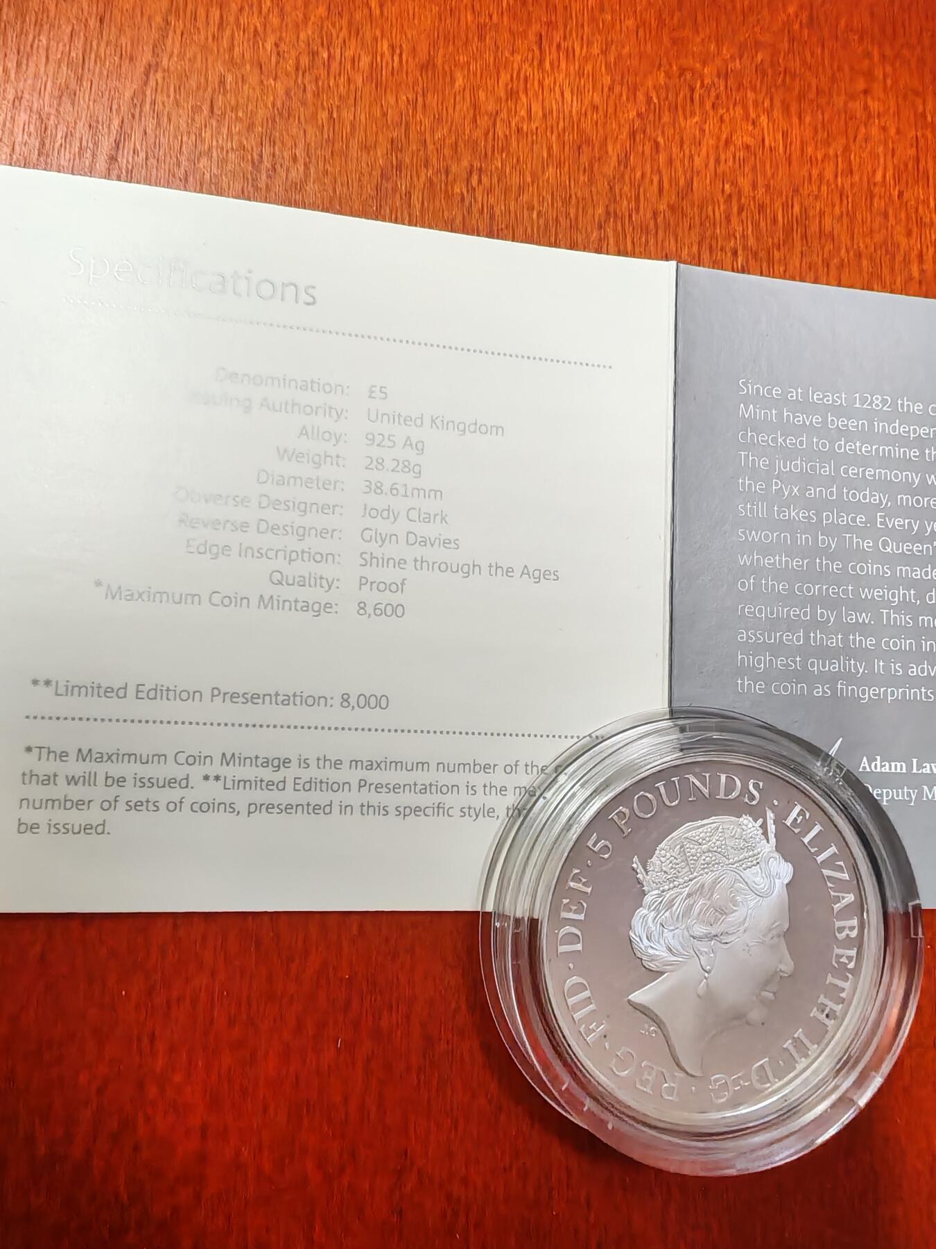 长老汇蛇年精选第一百场拍卖 2017英国女王在位65周年5英镑精制银币，28.28克925银，盒证全，8000枚