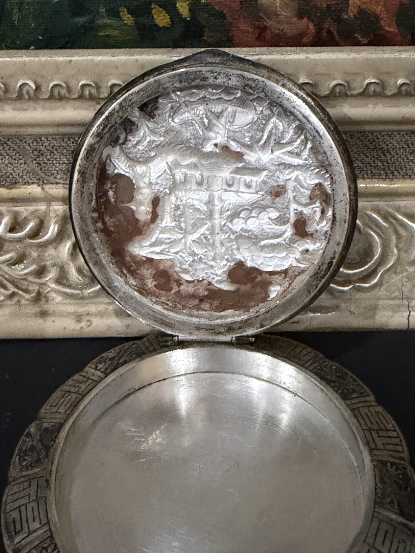 海外回流春节精品专场（一） 法国回流清代纯银人物题材粉盒（直径8.2cm，54.3g，无银款）