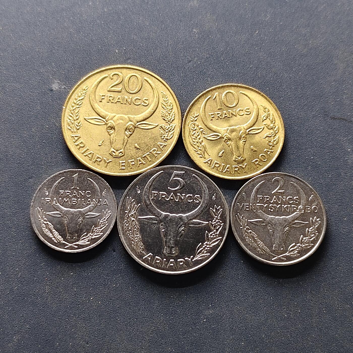 【全场包邮】纯粹捡漏拍502场 马达加斯加马拉加什共和国1979年5枚套币 BU品相