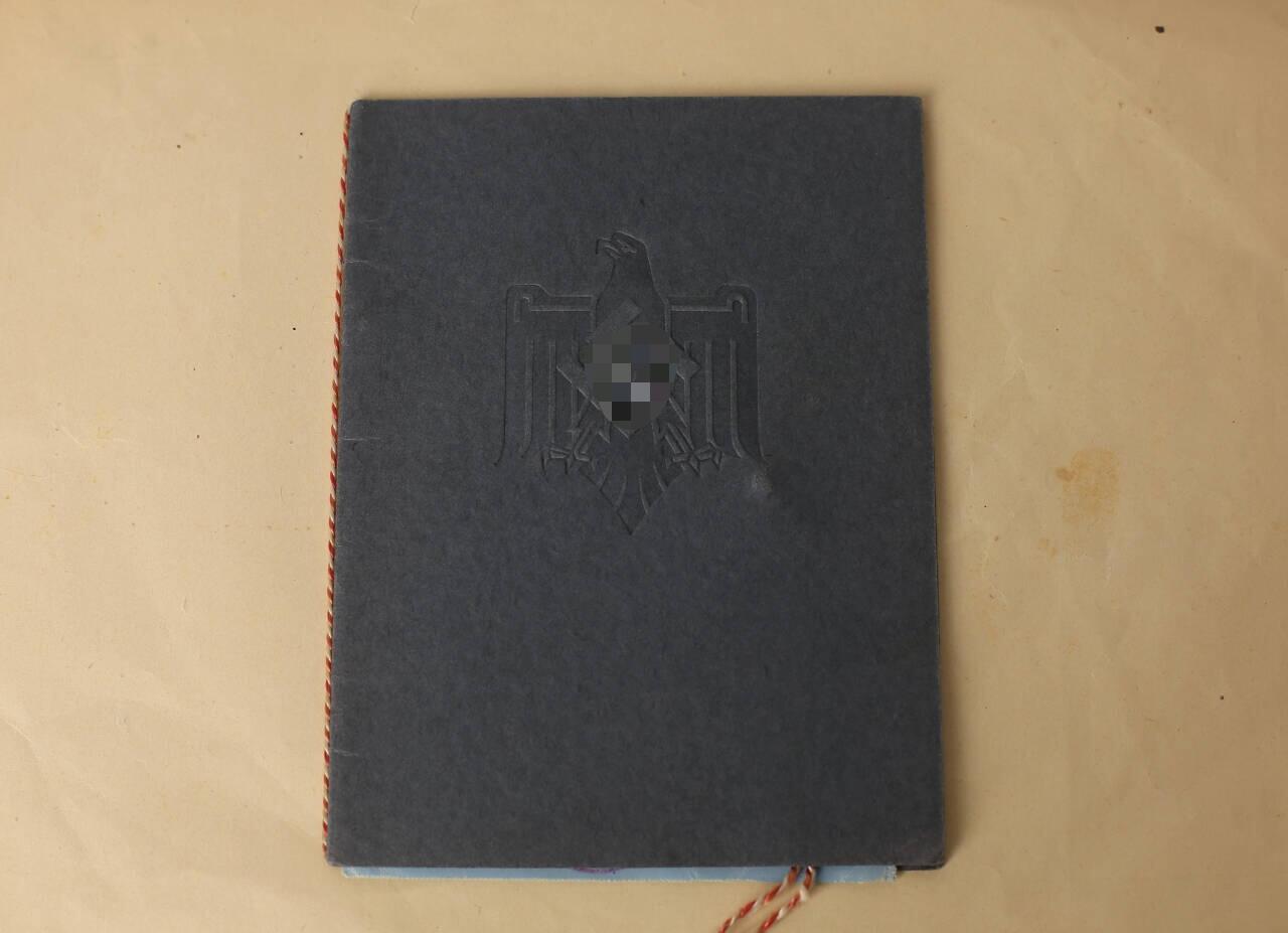 欢庆春节！戎马世界章牌大赏第112期春节大拍  德专场 赫伯特·科勒中士 在德国国家体育徽章协会（DRL）1500米跑第一名证书——1937年7月4日