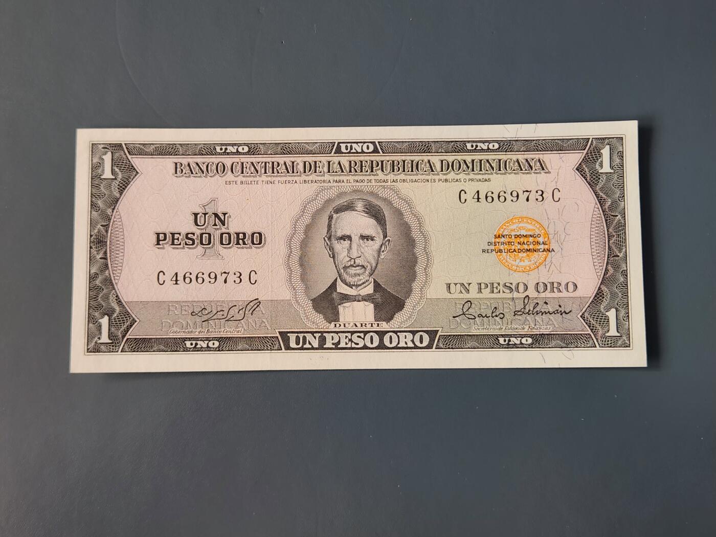 2月10号晚上8点 外国纸币自动截拍第23场 全新UNC多米尼加1977年1比索 美金设计 国父胡安·杜阿尔特