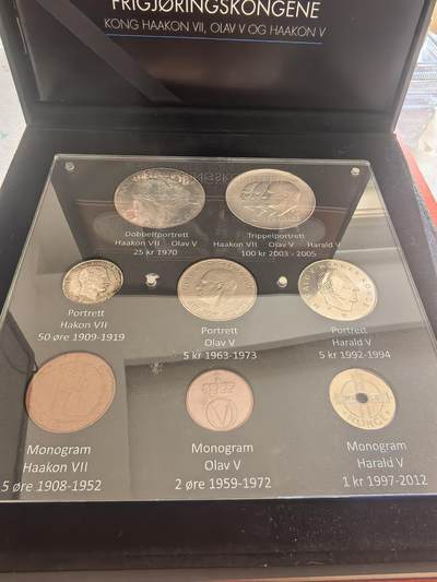 长老汇蛇年精选第一百场拍卖 - 2006挪威哈康七世、奥利弗五世、哈罗德五世三王钱币一套，3银3镍2铜，盒证全，典藏版，稀少