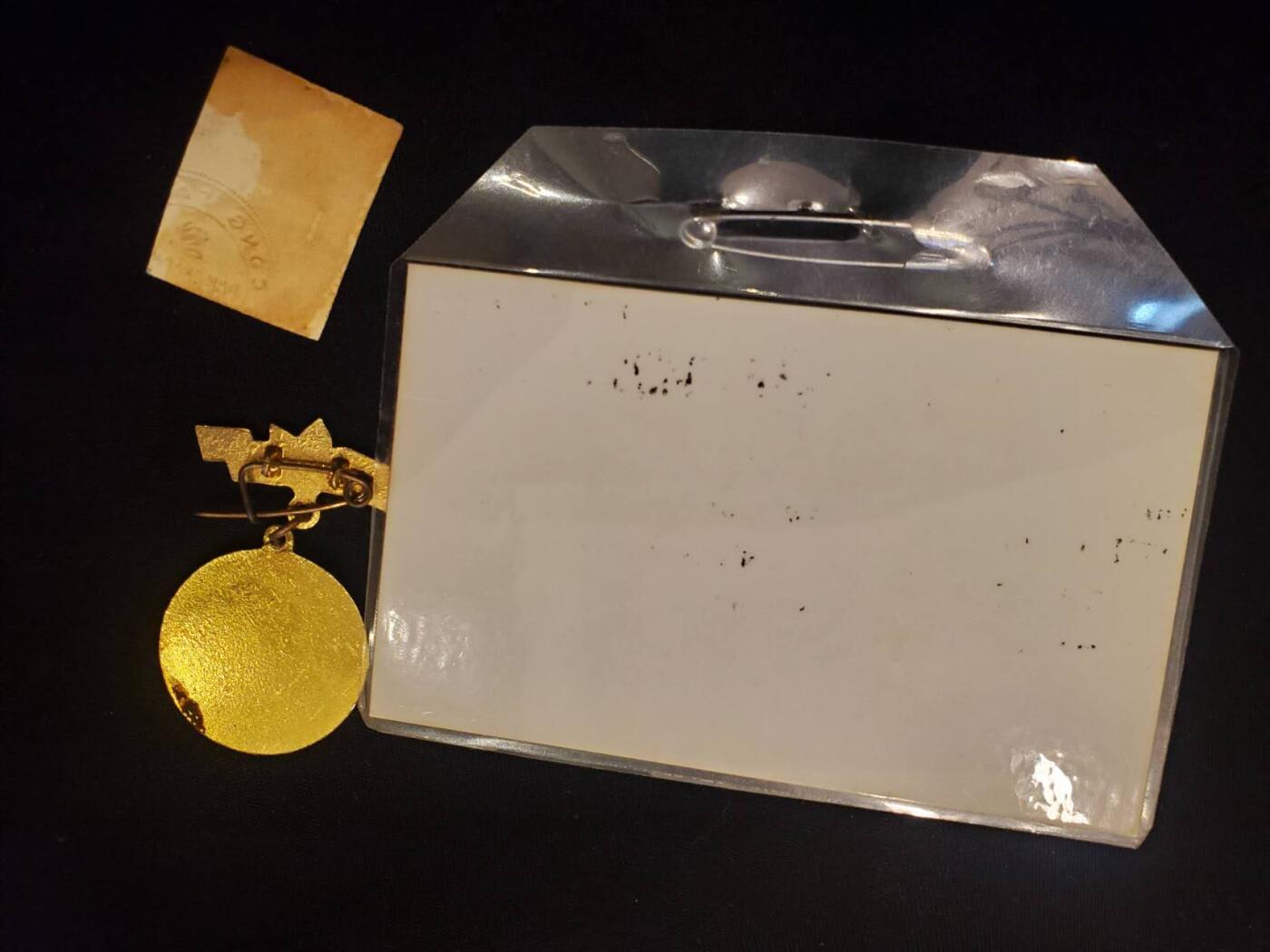 （450件拍品！制服徽章盛宴）罗岚⭐爱藏⭐年前甄选大拍场-店主清仓处理-分享拍场额外现金红包（实体经营） 越南社会主义共和国越战老兵代表大会出席证+退役军人胡志明奖章 原主照片 品相非常好 老兵活到了21世纪