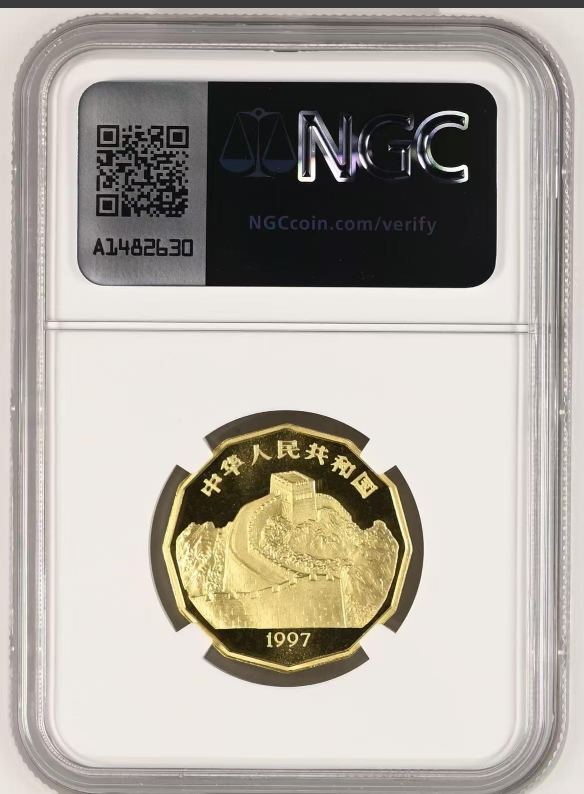 【礼羽收藏】🌏世界钱币拍卖第124期 1997年中国近代名画系列（飞禽）企鹅1/2盎司精制金币 中国人民银行  • 年份：1997年  • 面额：100元  • 材质与成色：金，成色91.6%  • 重量：1/2盎司（约15.55克）  • 形制：十二边形，外接圆直径27毫米  • 计划发行量：2800枚，报备实铸量2300枚