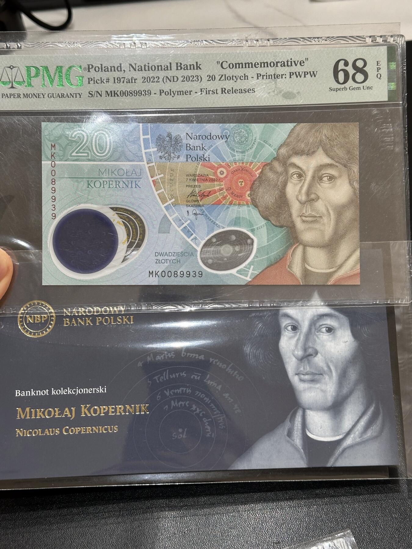 《外钞收藏家》第六百一十期（新年假期场/年后快递恢复正常再发货）（长期征集拍品、欢迎藏友们联系合作） 2022年波兰20 纪念钞 PMG68 无47 带册子