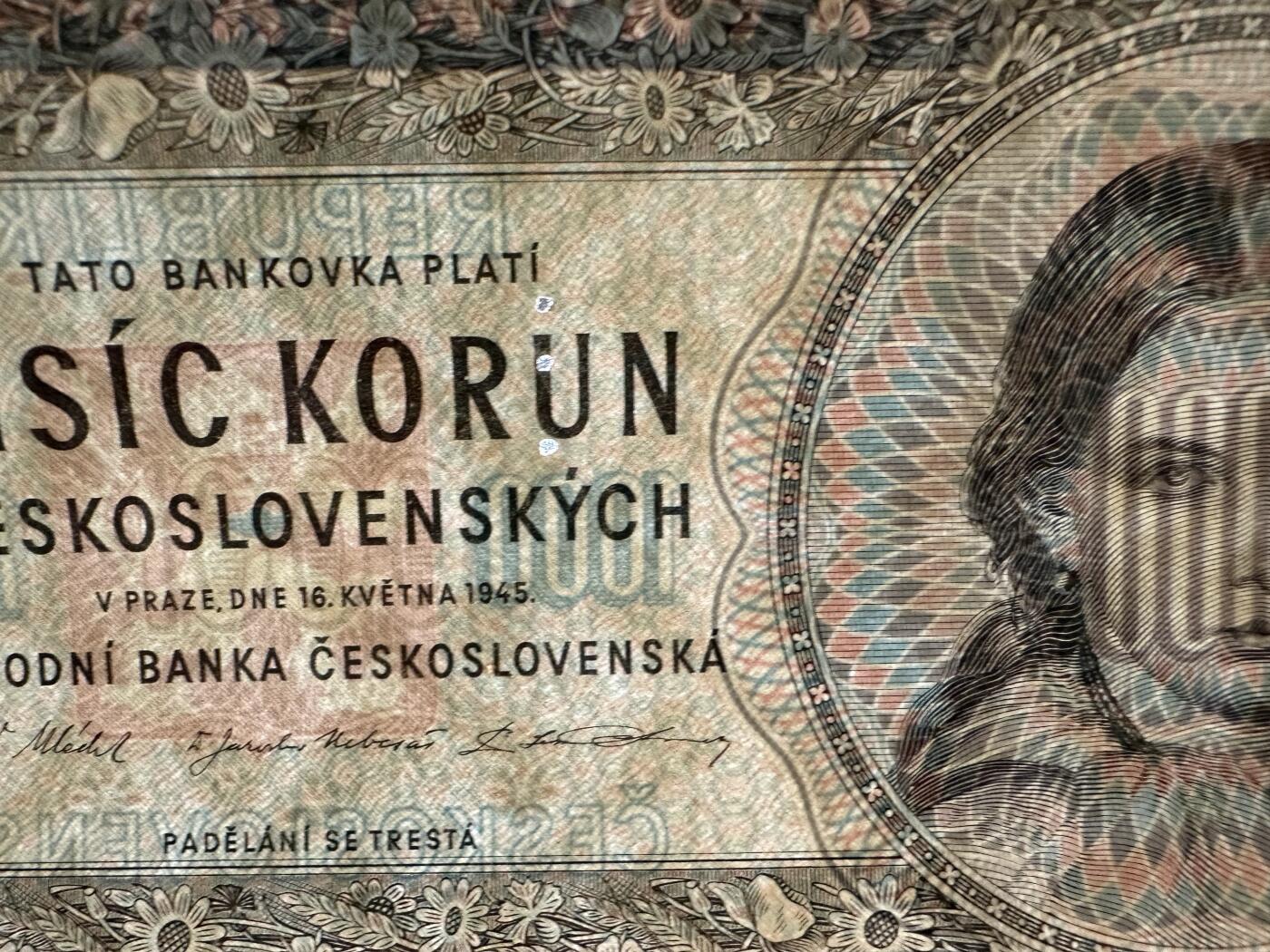 《外钞收藏家》第六百一十期（新年假期场/年后快递恢复正常再发货）（长期征集拍品、欢迎藏友们联系合作） 1945年捷克斯洛伐克1000克朗 有打孔 UNC-