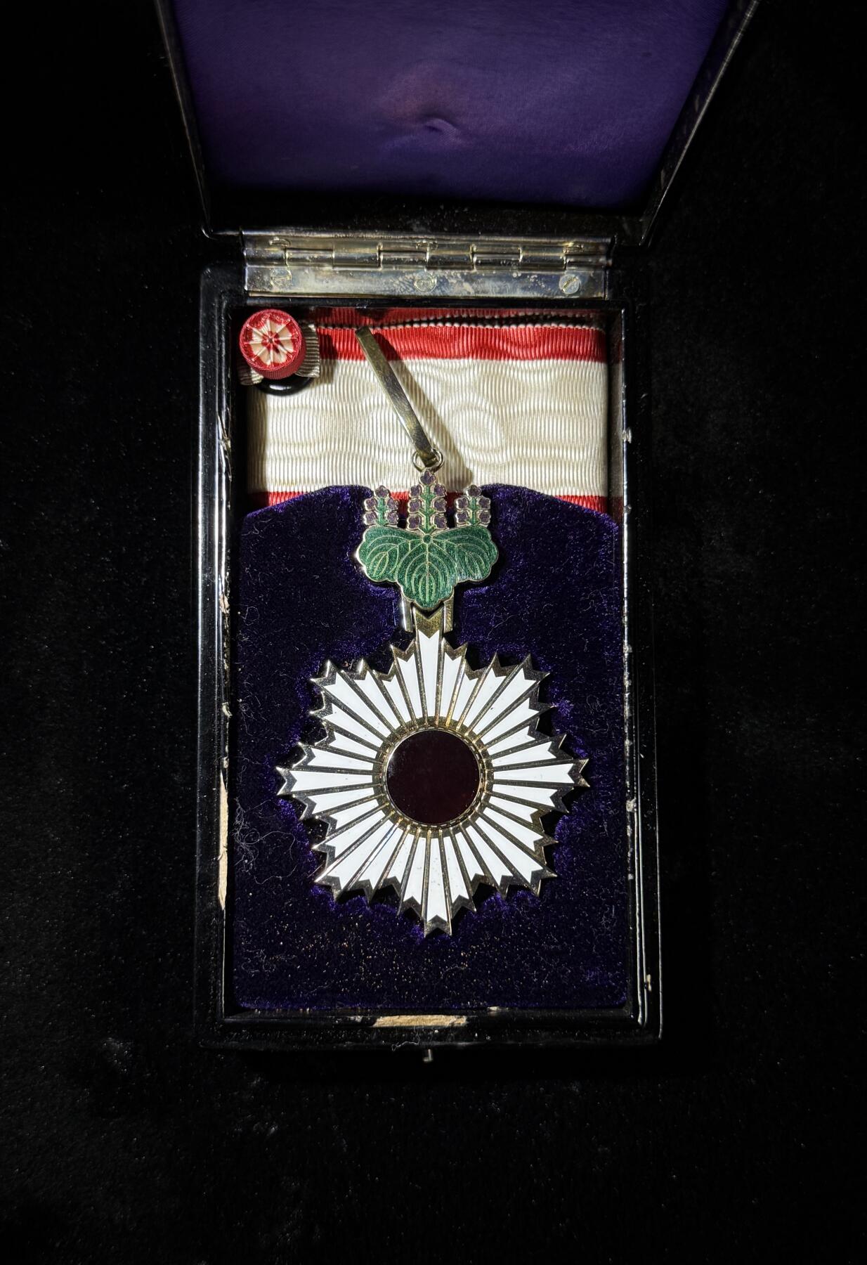 欢庆春节！戎马世界章牌大赏第111期春节大拍 勋三等旭日章