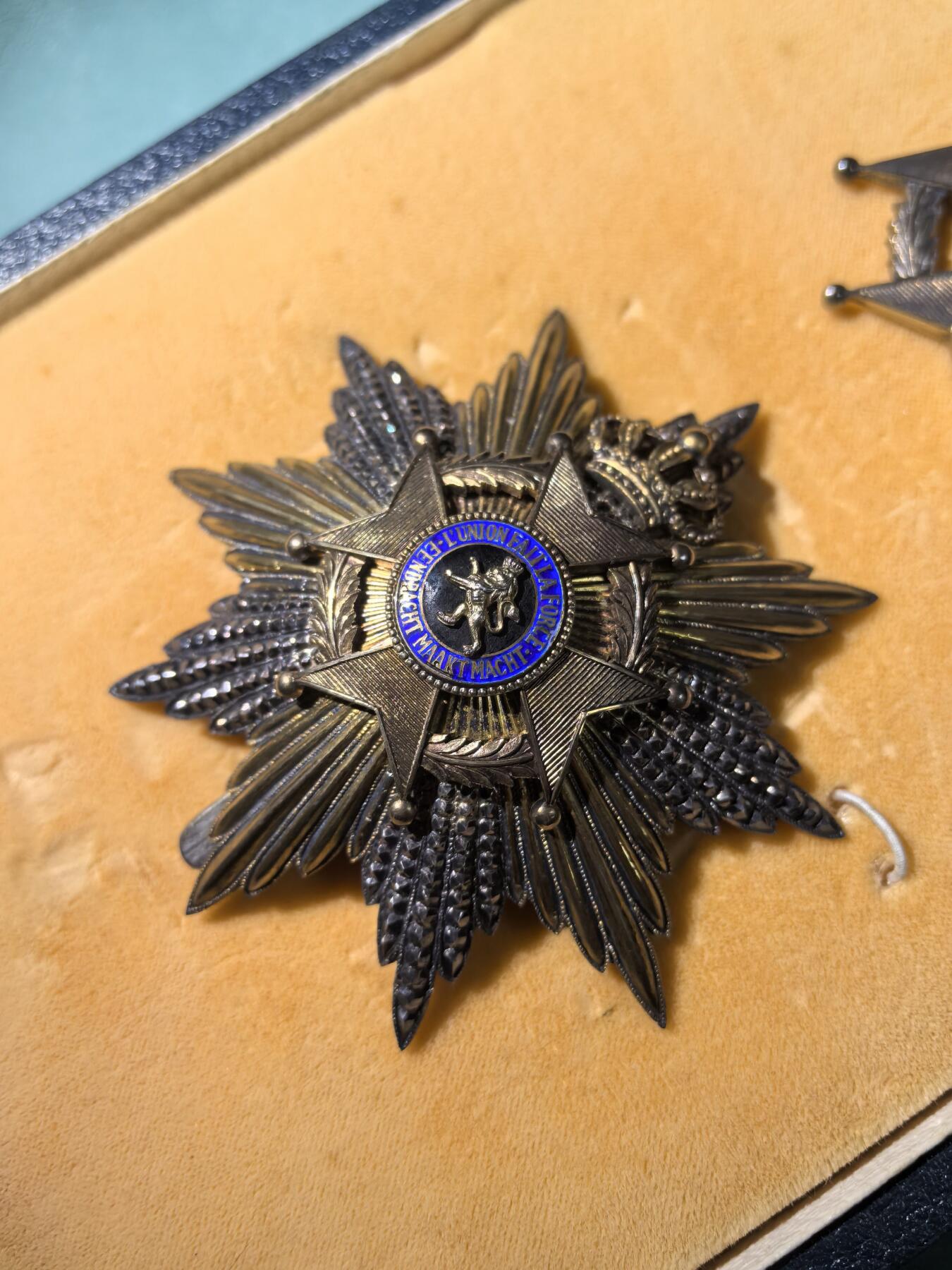 盛世勋华——号角文化勋章邮票专场拍卖第305期 比利时王国大十字级利奥波德二世勋章  原盒带厂标 银质带900银标