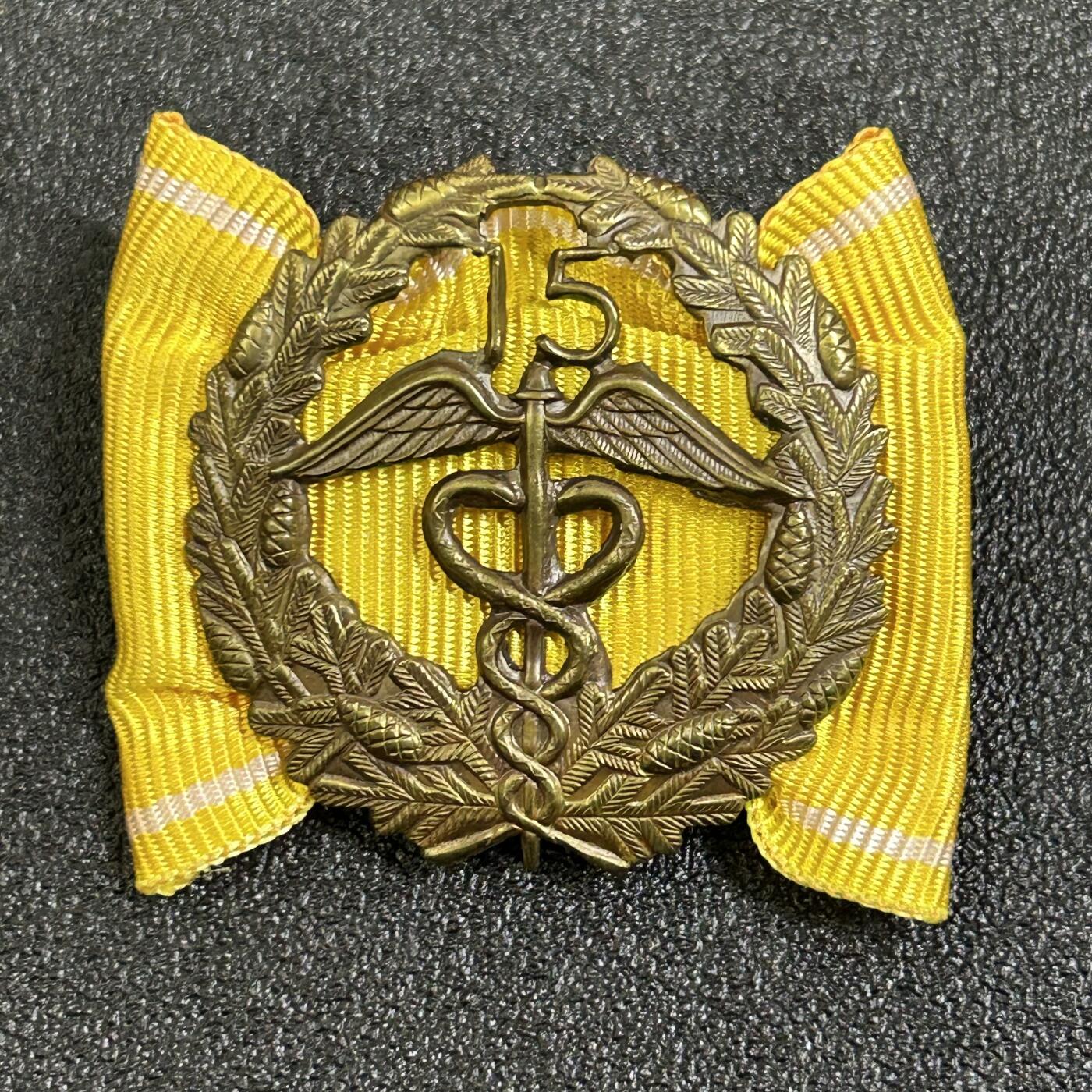 西秦中古拍卖第七十七期 2026马年新春专场 本场拍品年初九发出 芬兰商会15年荣誉服务奖章 背面有厂标