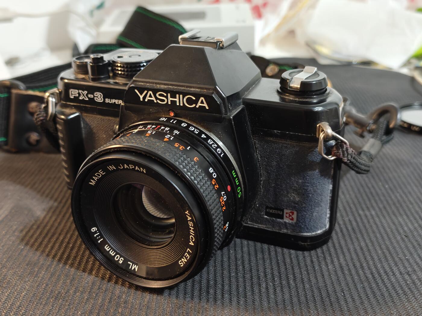 （450件拍品！制服徽章盛宴）罗岚⭐爱藏⭐年前甄选大拍场-店主清仓处理-分享拍场额外现金红包（实体经营） 1985年，雅西卡 fx3型相机，镜头可拆卸，正常变焦，光圈可正常使用，拍摄功能未测试，改革开放后首批进入中国的进口单反相机之一，日本原产，附带50mm变焦镜头，八十年代该相机售价为700人民币，等同于同时期普通工人一年工资，保存完好