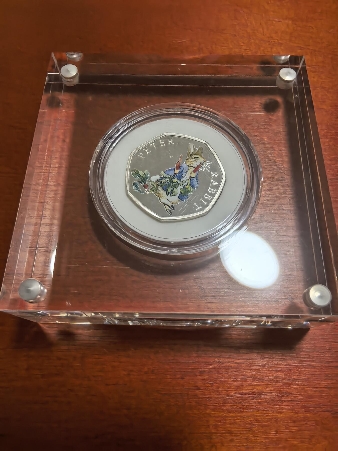 长老汇蛇年精选第一百场拍卖  2018英国彼得兔系列彼得兔50便士精制彩色银币，原盒证