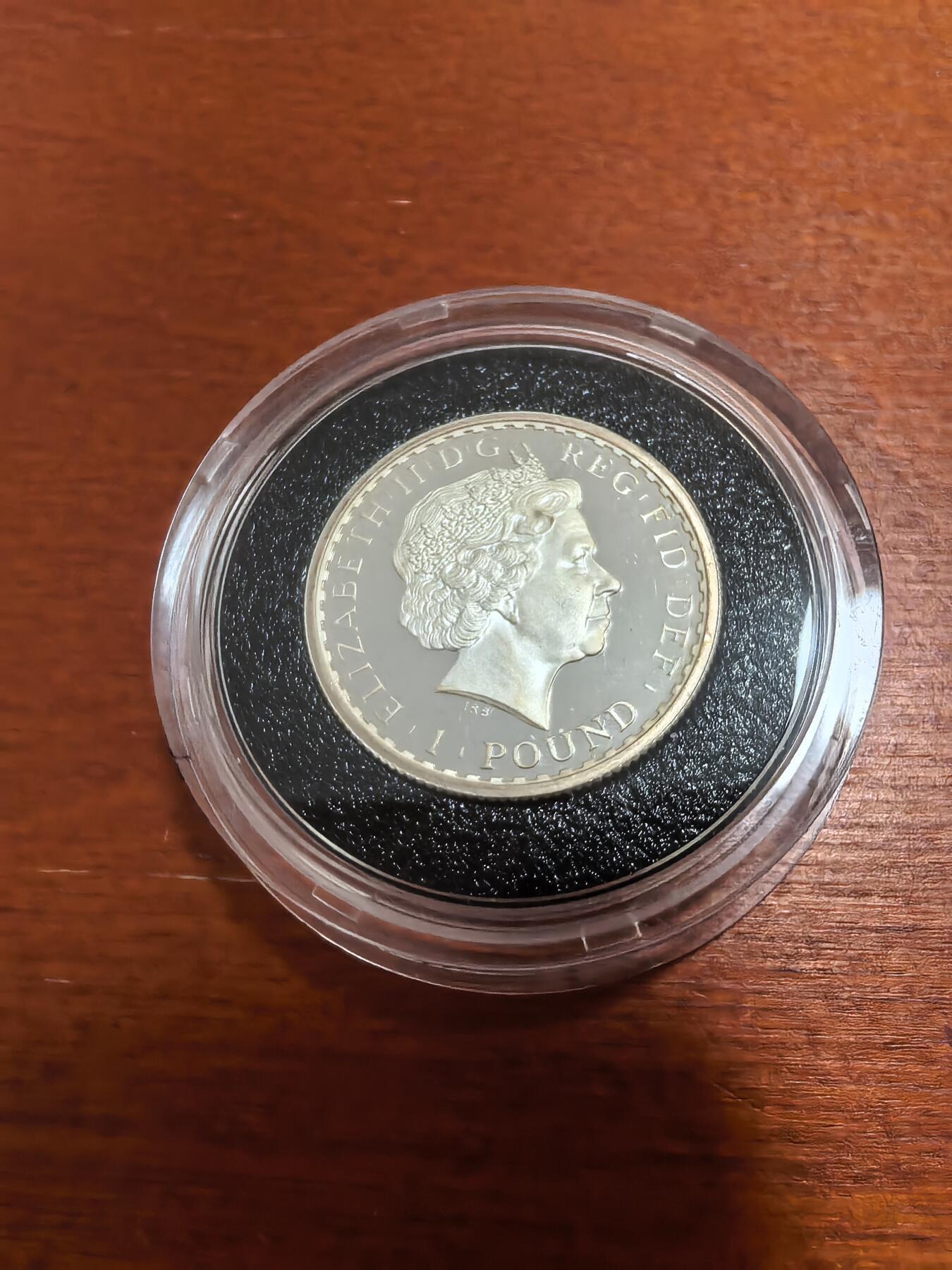 长老汇蛇年精选第一百场拍卖 2012英国纪念不列颠女神金银币发行25周年特别版9枚不列颠女神半盎司1英镑精制银币套装，145.98克958银，盒证全，钢琴烤漆木盒，400套