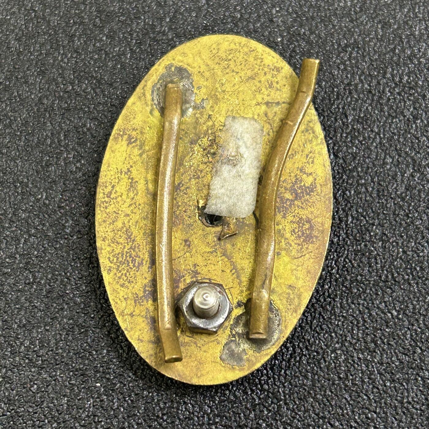 西秦中古拍卖第七十七期 2026马年新春专场 本场拍品年初九发出 匈牙利人民军3级优秀士兵证章