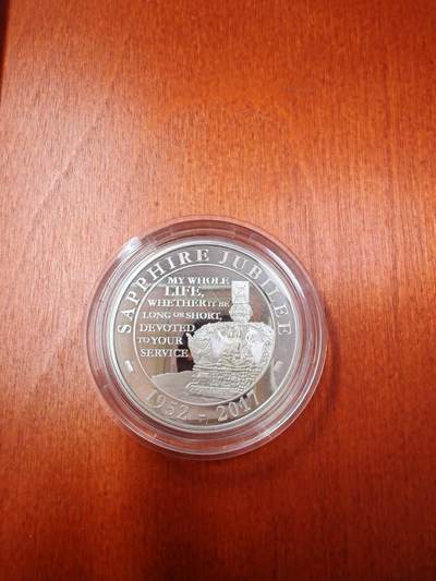 长老汇蛇年精选第一百场拍卖 - 2017英国女王在位65周年5英镑精制银币，28.28克925银，盒证全，8000枚