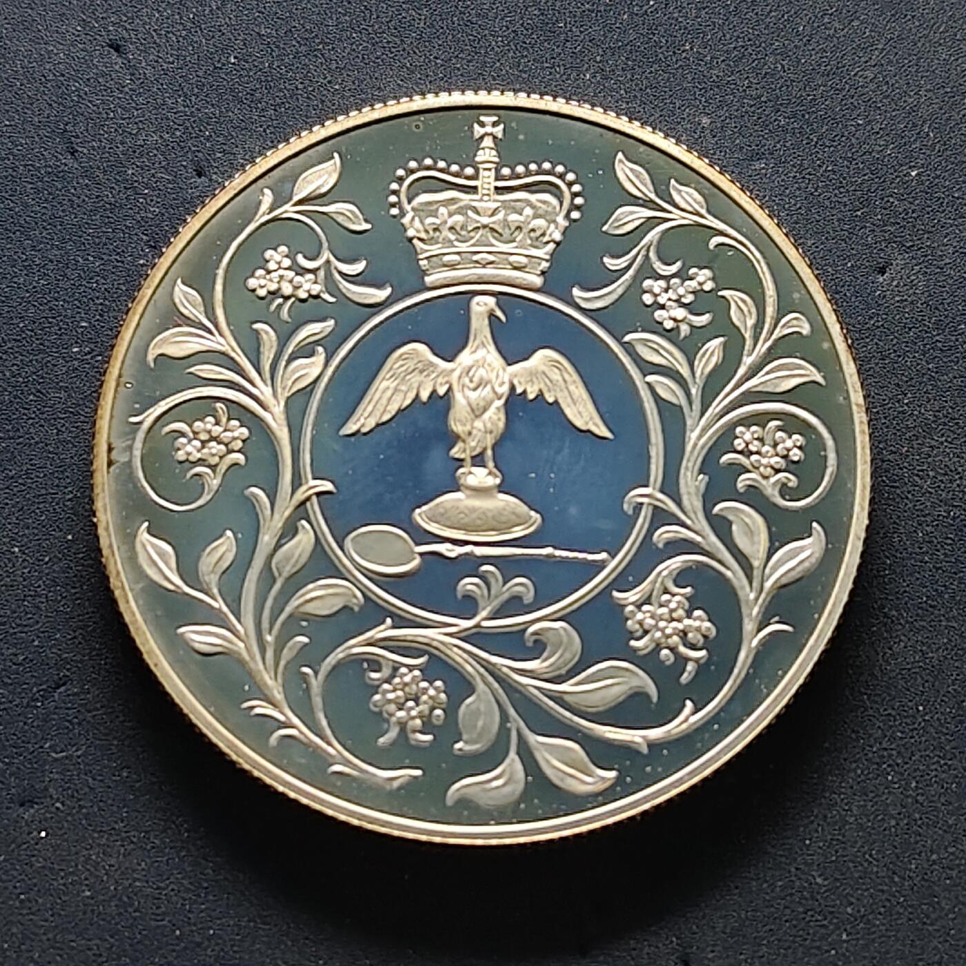 【全场包邮】纯粹捡漏拍503场 【女王登基25周年系列】英国1977年1克朗克朗型精制纪念银币【38.61毫米28.28克92.5%】