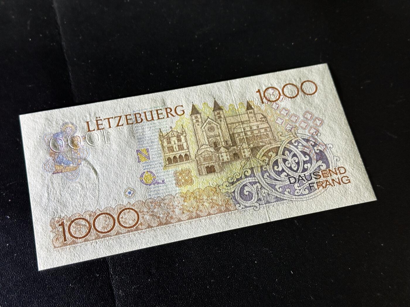 《外钞收藏家》第六百一十期（新年假期场/年后快递恢复正常再发货）（长期征集拍品、欢迎藏友们联系合作） 1985年卢森堡1000法郎 全新