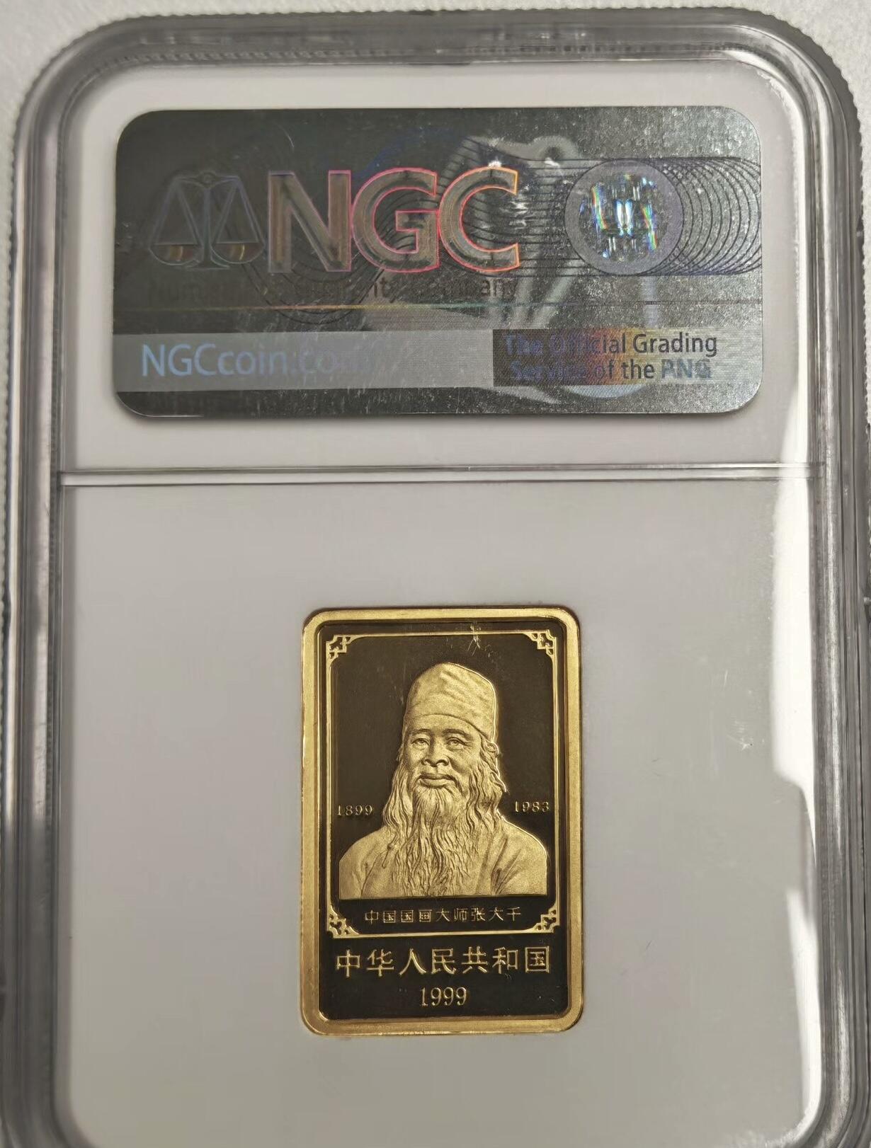 【礼羽收藏】🌏世界钱币拍卖第124期 1999年中国近代国画大师张大千1/2盎司长方形精制金币 中国人民银行  • 发行年份：1999年（为纪念张大千诞辰100周年发行）  • 面额：50元  • 材质与成色：Au.999（足金999）  • 重量：1/2盎司（约15.55克） 
