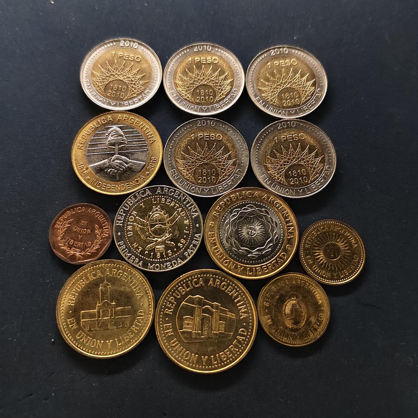 【全场包邮】纯粹捡漏拍502场 阿根廷1999-2010年7枚套币+2016年独立纪念币+2010年五月革命200周年纪念币5枚套-共计13枚一组