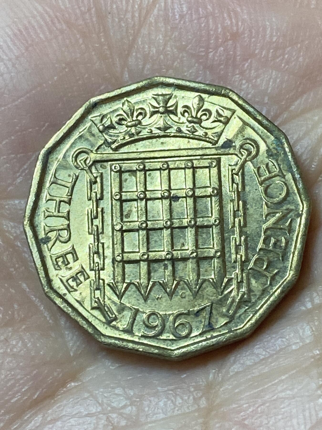 2026年第二十三场(总第一百九十二场）外国好品散币场(年后发货) 英国🇬🇧1967年3便士(伊丽莎白二世青年桂冠第二版，普制币关门年)