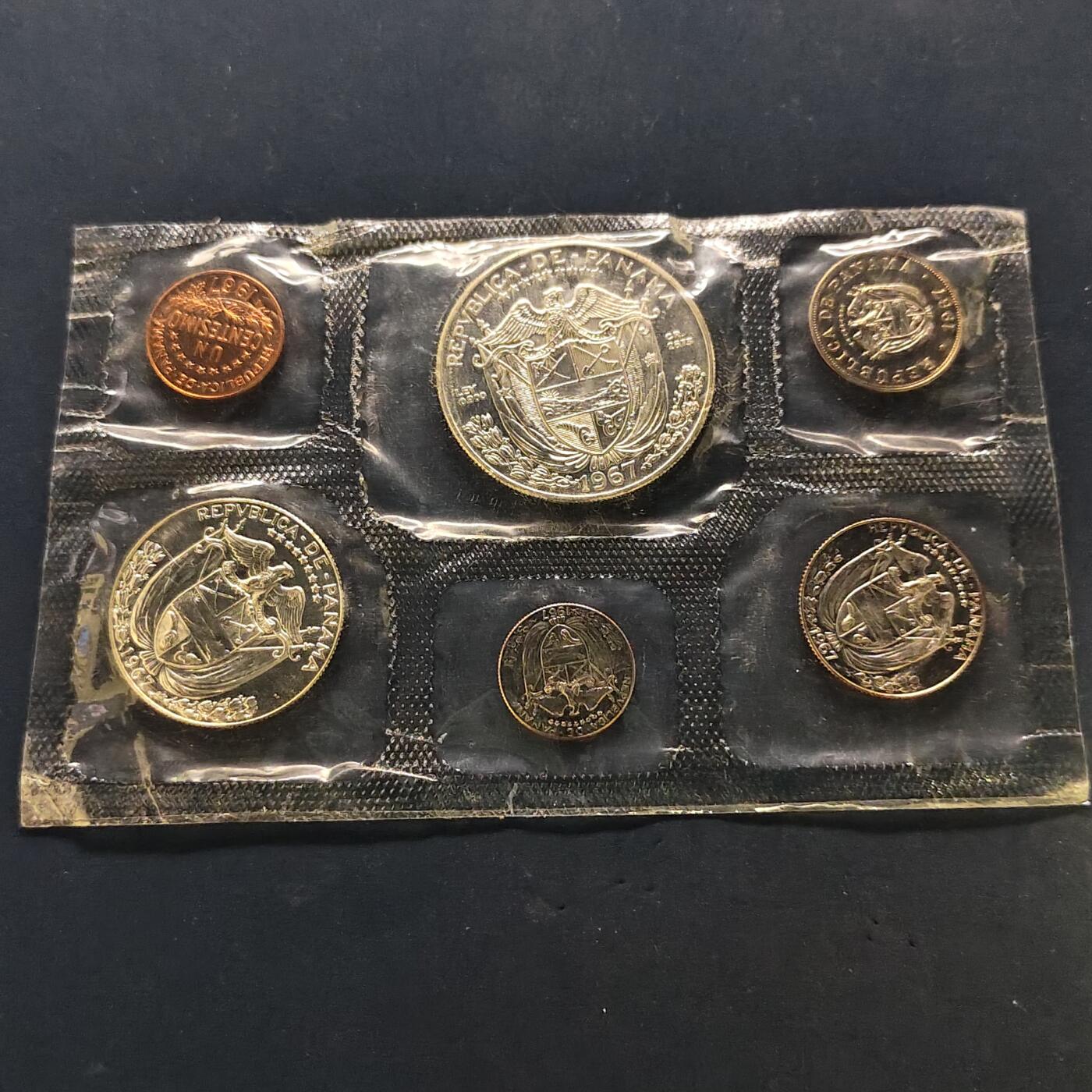 【全场包邮】纯粹捡漏拍503场 巴拿马1967年官方封装套币-含2枚银币【38.1毫米26.73克90%+30.6毫米12.5克60%】