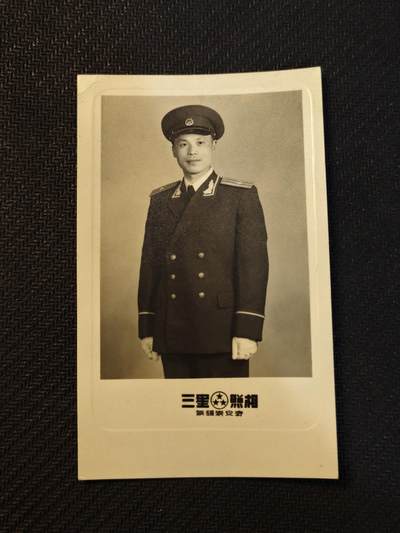 （450件拍品！制服徽章盛宴）罗岚⭐爱藏⭐年前甄选大拍场-店主清仓处理-分享拍场额外现金红包（实体经营） - 南京军区后勤部开国校官王凤礼服照片，品相完好，原主人百度可查