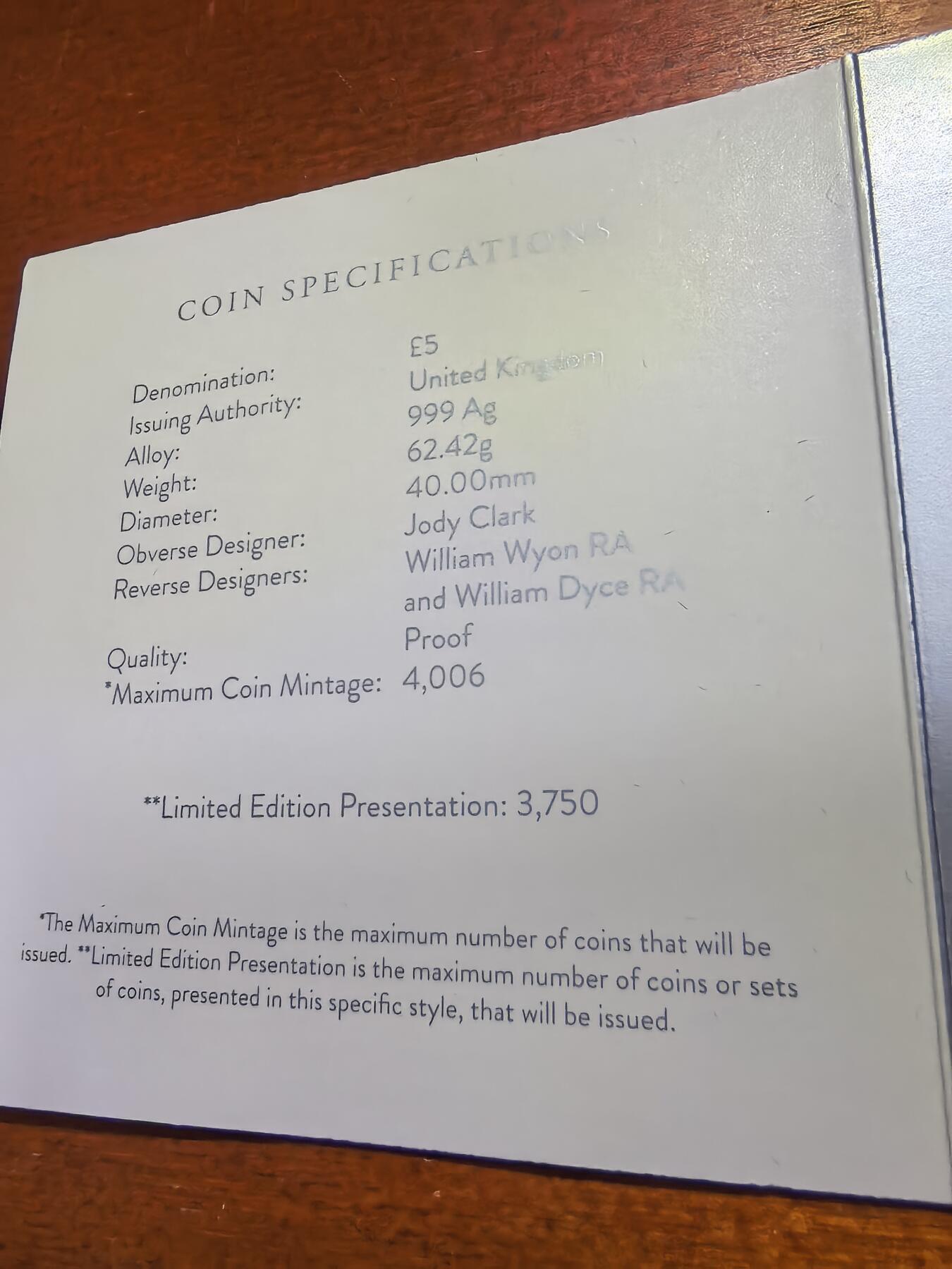 长老汇蛇年精选第一百场拍卖  2021英国伟大的雕刻师系列维多利亚哥特肖像5英镑精制银币，2盎司999银，3750枚，盒证全