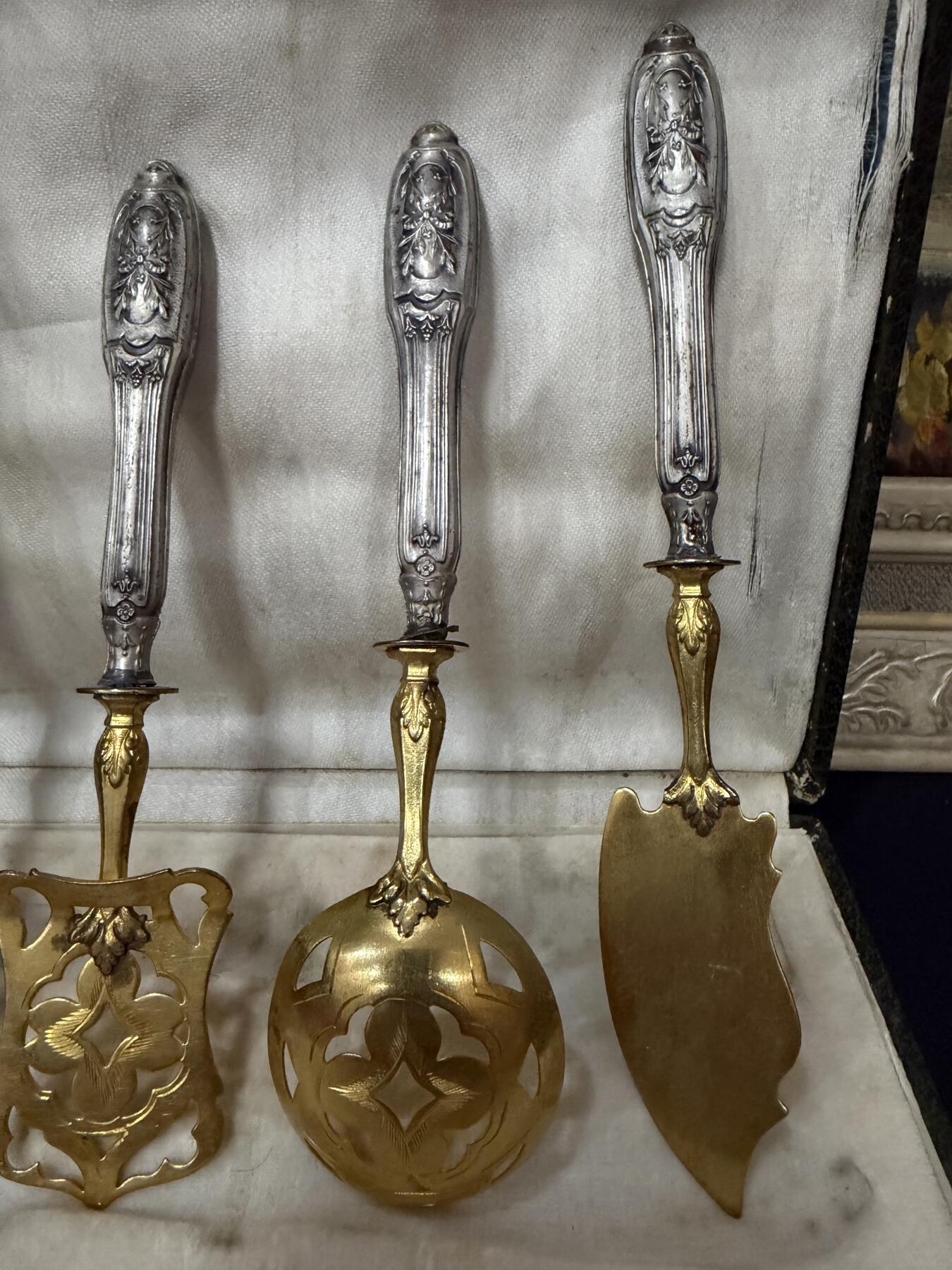 海外回流春节精品专场（一） 法国回流19世纪纯银餐具一套（左起尺寸：17.2cm，16cm，16.5cm，18cm，重：113.4g）