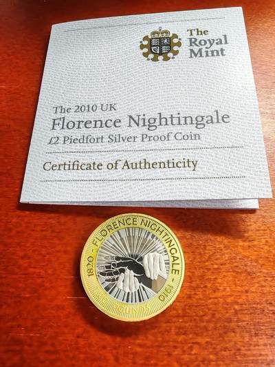 长老汇蛇年精选第一百场拍卖 -  2010英国南丁格尔2英镑双色精制加厚银币，24克925银，盒证全，1200枚