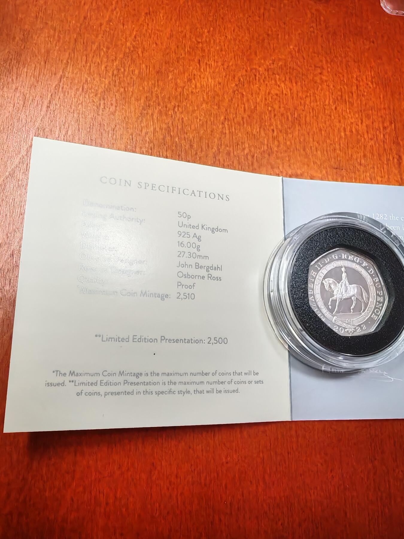 长老汇蛇年精选第一百场拍卖 2022英国女王在位70周年50便士精制加厚银币，16克925银，2500枚，盒证全