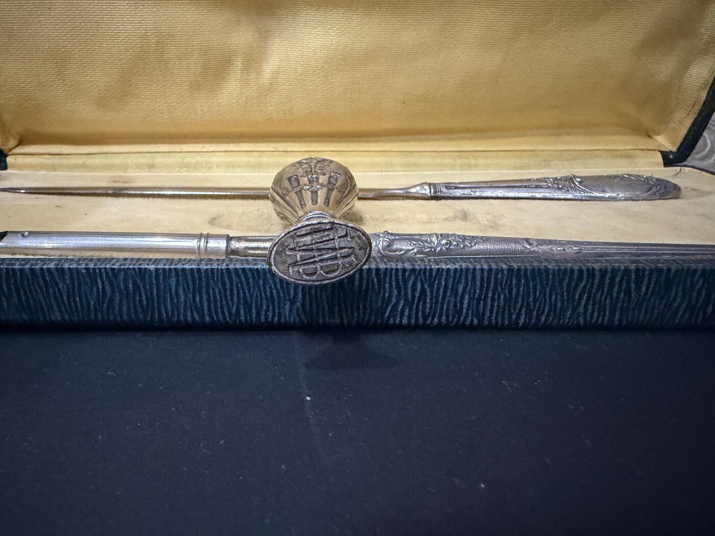 海外回流春节精品专场（一） 法国回流19世纪包银文具一套（笔：18.3cm，拆信刀：21cm，火漆章：7.2cm，共计61.5g，无银款）