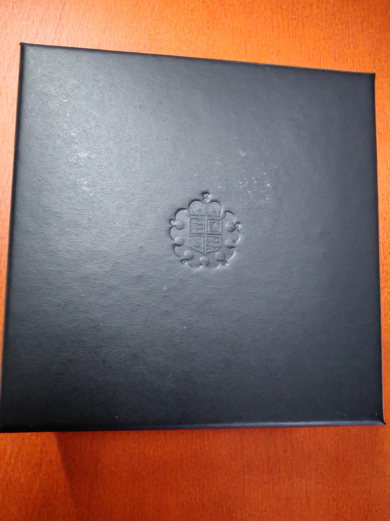 长老汇蛇年精选第一百场拍卖 2022英国历代君主系列詹姆士一世5英镑精制银币，2盎司999银，700枚，盒证全，钢琴烤漆木盒