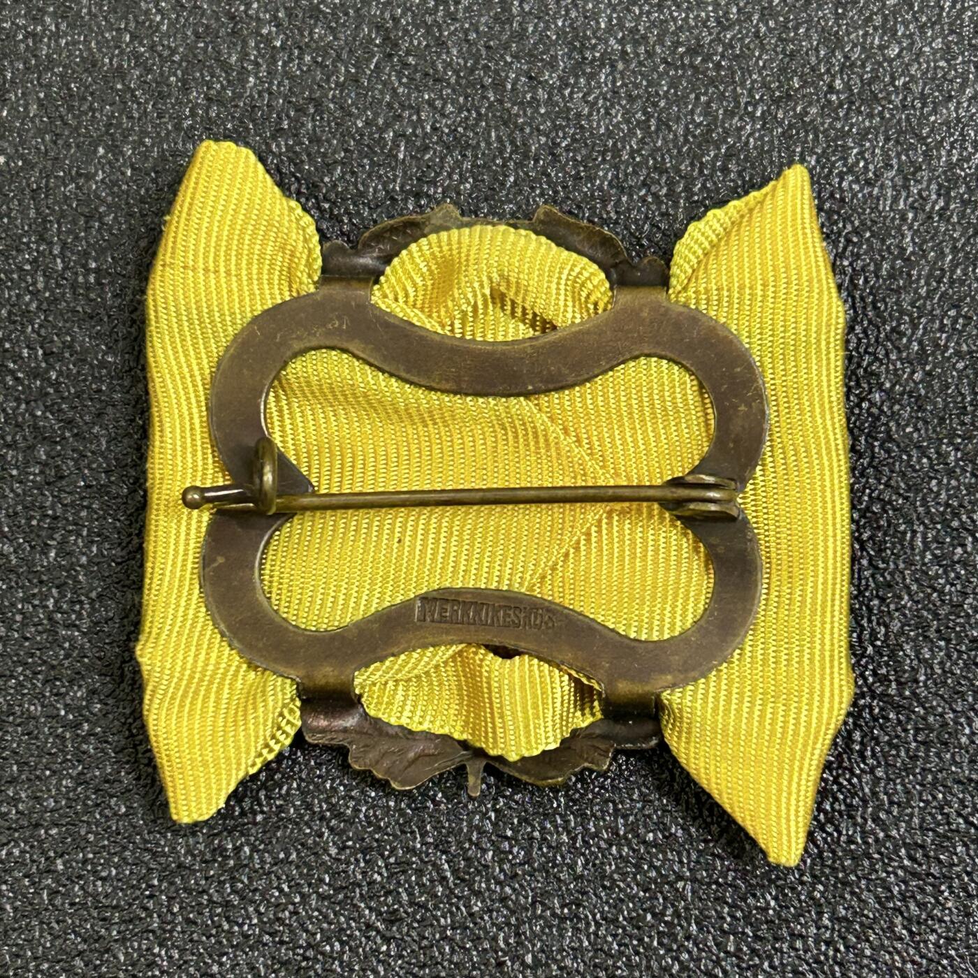 西秦中古拍卖第七十七期 2026马年新春专场 本场拍品年初九发出 芬兰商会10年荣誉服务奖章 背面有厂标