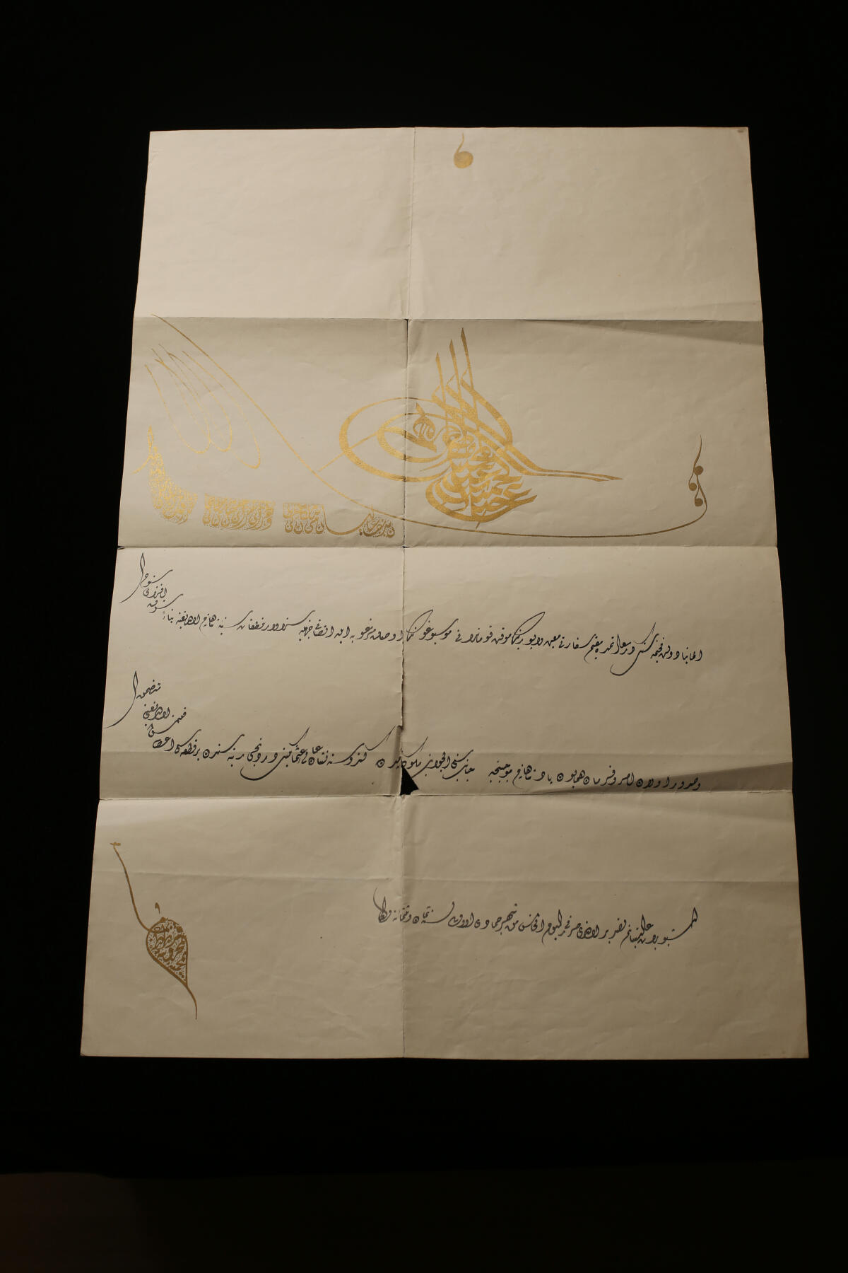 欢庆春节！戎马世界章牌大赏第112期春节大拍  德专场 1908年授予  瓦尔特·戈特博士的父亲海军中尉 Goette的四等奥斯曼梅日迪勋章原始证书   这个证书好大，看上去像壁纸