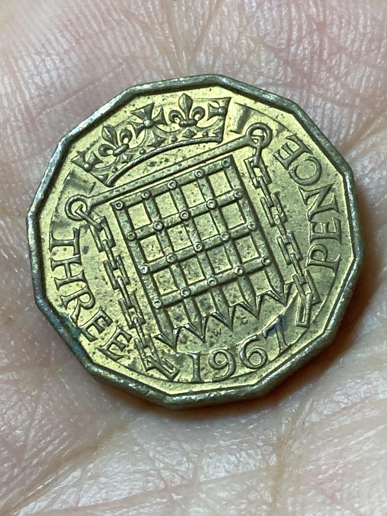 2026年第二十三场(总第一百九十二场）外国好品散币场(年后发货) 英国🇬🇧1967年3便士(伊丽莎白二世青年桂冠第二版，普制币关门年)