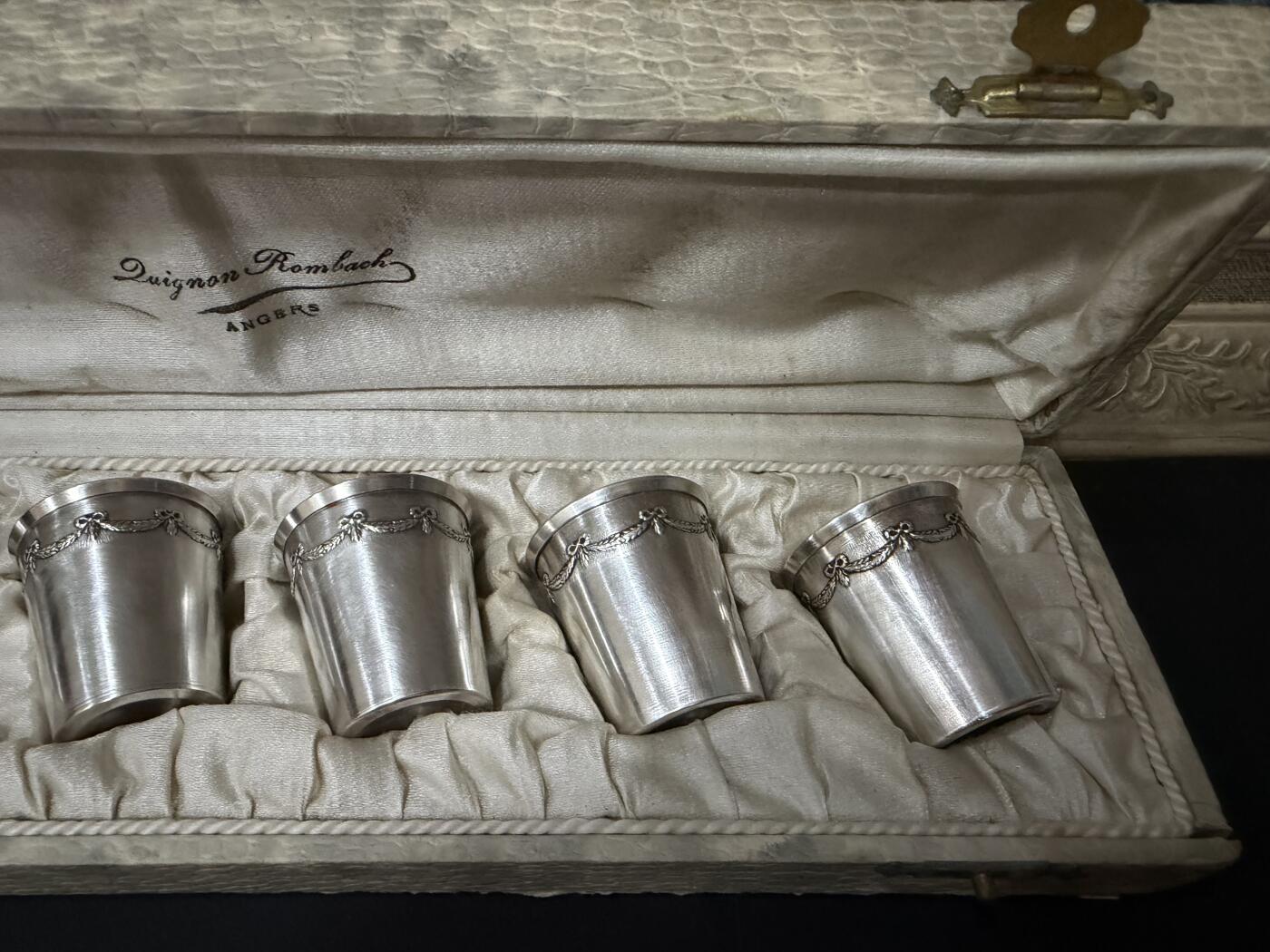 海外回流春节精品专场（一） 法国回流19世纪银质酒杯一套（高：4cm，高3.6cm，合计62.9g，有底款）