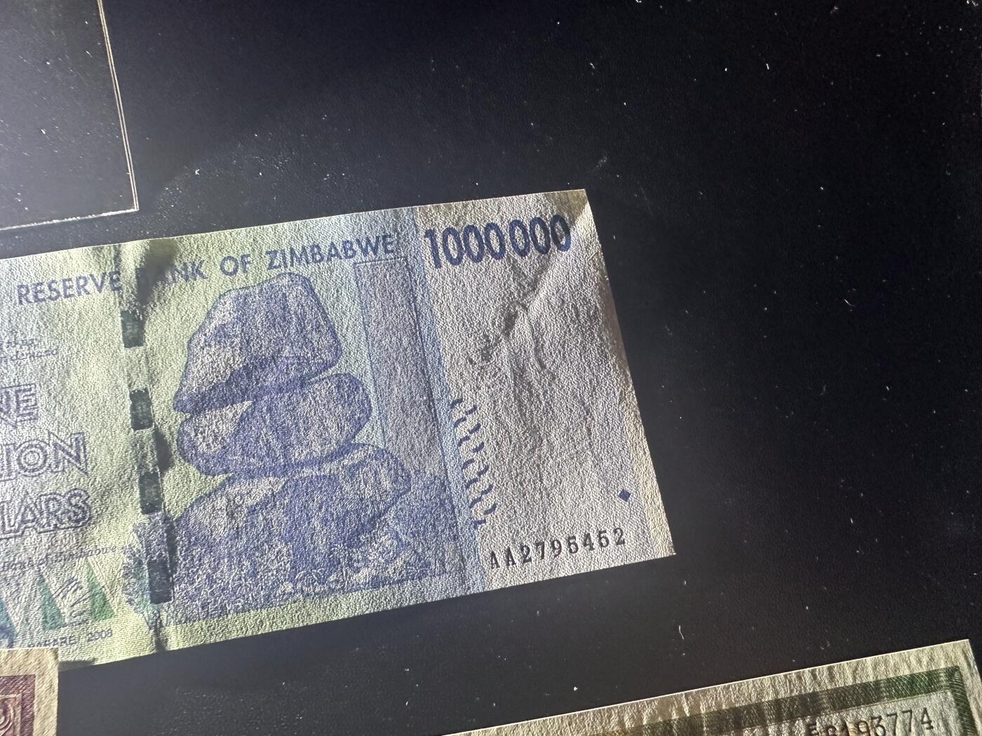 《外钞收藏家》第六百一十期（新年假期场/年后快递恢复正常再发货）（长期征集拍品、欢迎藏友们联系合作）