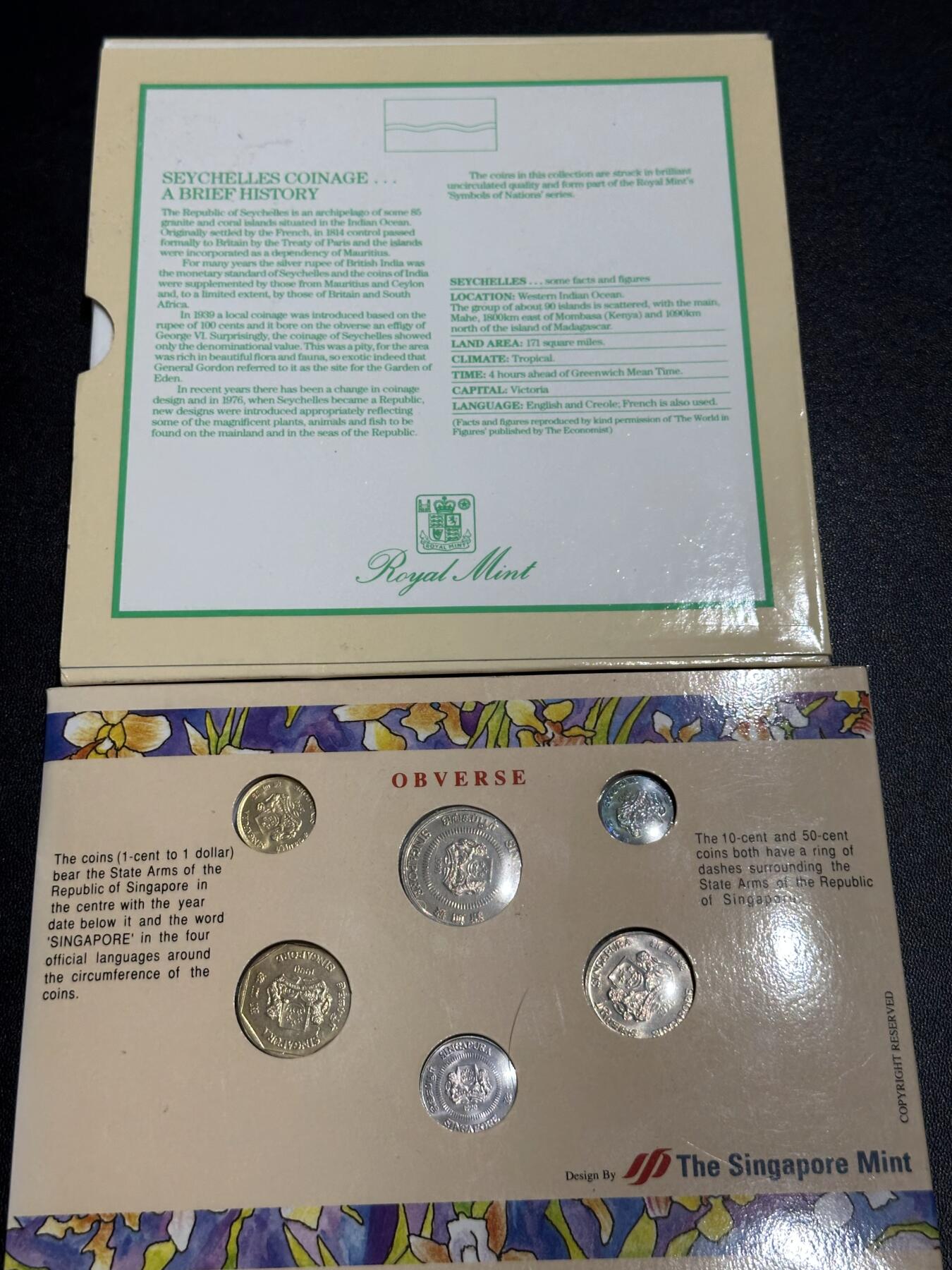 《外钞收藏家》第六百一十期（新年假期场/年后快递恢复正常再发货）（长期征集拍品、欢迎藏友们联系合作） 塞舌尔套币+新加坡套币 2套一起 精美册子